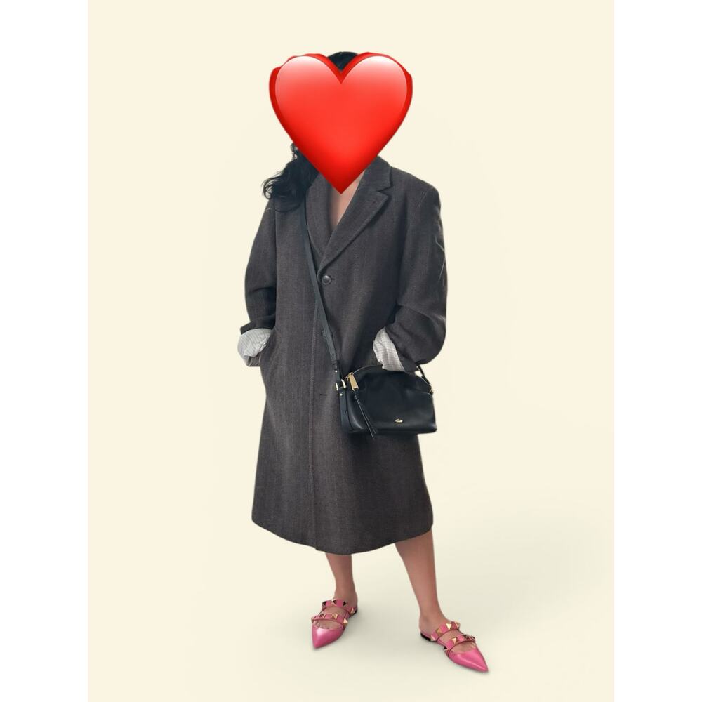 Brahmin Black Leather Crossbody with gold hardware and zipper closure - Picture 4 of 16